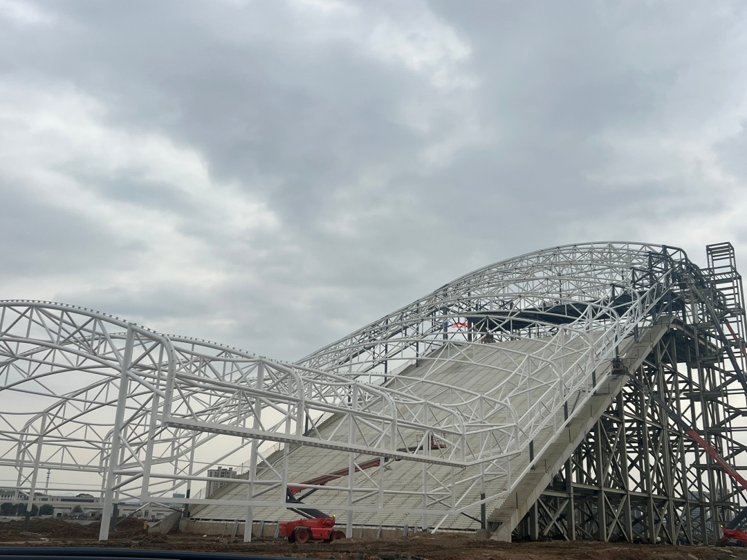 驭风逐沙,织就赛道美学——比亚迪绍兴嵊州赛车场干拔沙坡观景平台钢膜结构 驭风逐沙,织就赛道美学——比亚迪绍兴嵊州赛车场干拔沙坡观景平台钢膜结构