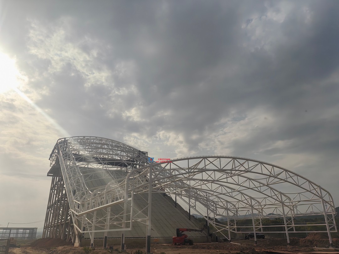 驭风逐沙,织就赛道美学——比亚迪绍兴嵊州赛车场干拔沙坡观景平台钢膜结构 驭风逐沙,织就赛道美学——比亚迪绍兴嵊州赛车场干拔沙坡观景平台钢膜结构