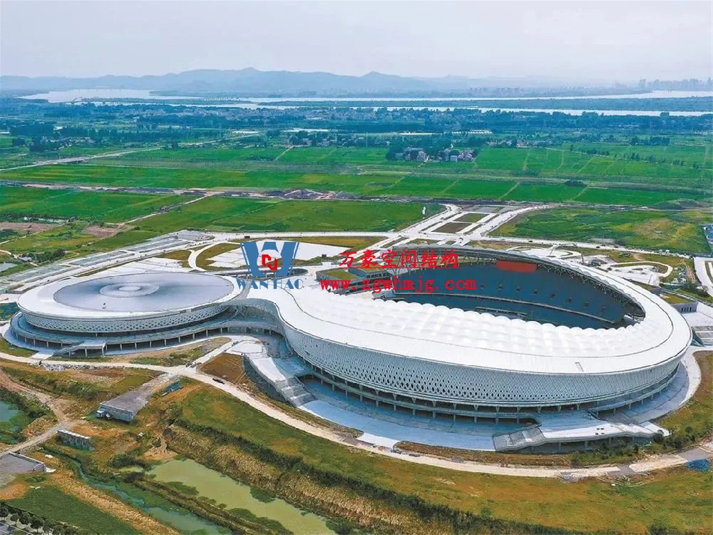 膜结构体育场屋面安装全解析：从技术要点到经典案例