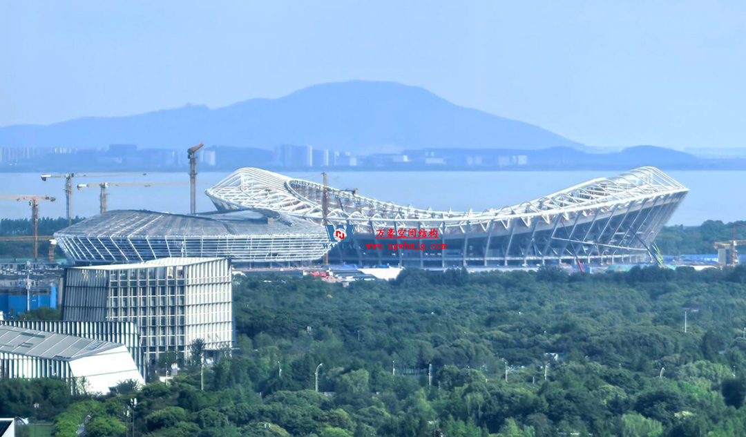 紧跟“苏超热浪”，火热施工中，一只白鹭即将振翅高飞！