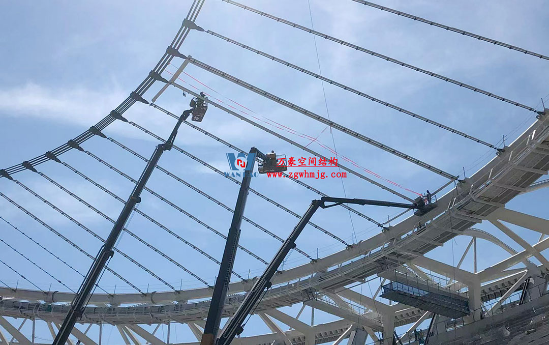 无锡奥体中心体育场ETFE膜首吊成功，太湖畔将闪耀“生态之光”