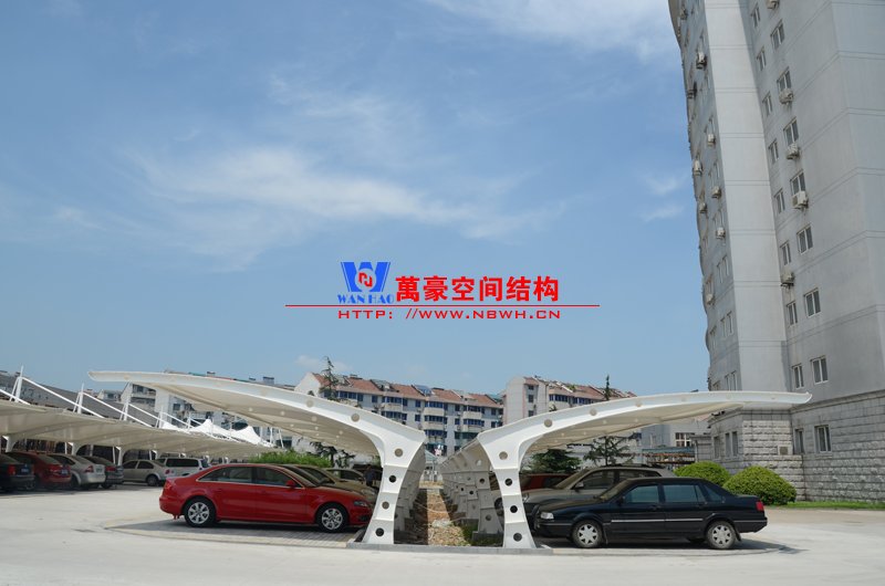 膜结构车棚事故