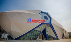 张拉膜结构与骨架式膜结构有何区别？各有什么特点？