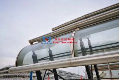 速滑馆 “冰丝带” 首度亮灯