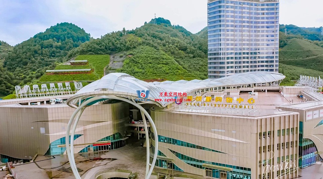 遵义高铁新城上的一条钢膜结构“长龙” 遵义高铁新城上的一条钢膜结构“长龙”