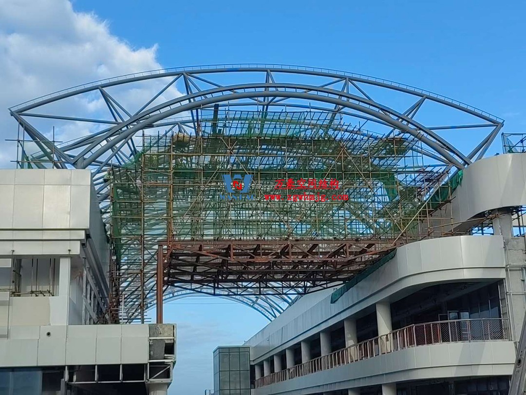 海南医学院第一附属医院江东新院区连廊天幕顺利完工 海南医学院第一附属医院江东新院区连廊天幕顺利完工