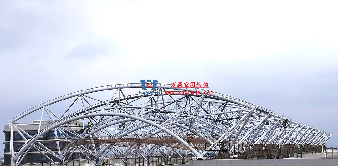 海南医学院第一附属医院江东新院区连廊天幕顺利完工 海南医学院第一附属医院江东新院区连廊天幕顺利完工